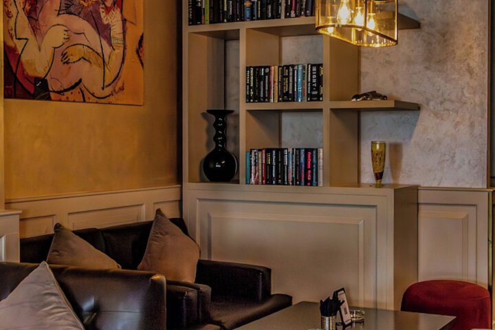 Lounge 102 of 117