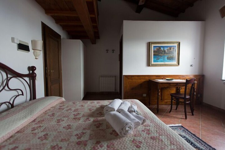 Room 9 of 30
