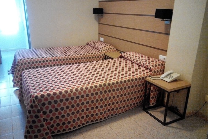 Room 6 of 32