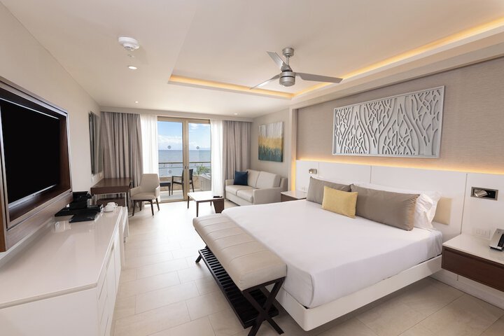 Room 26 of 213
