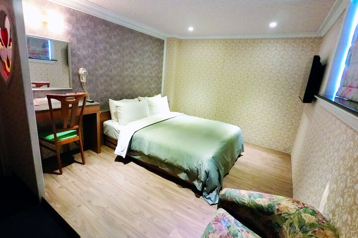 Room 7 of 22
