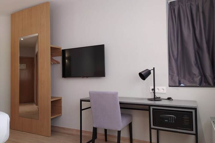 Room 4 of 42