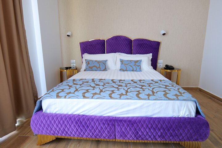 Room 4 of 74