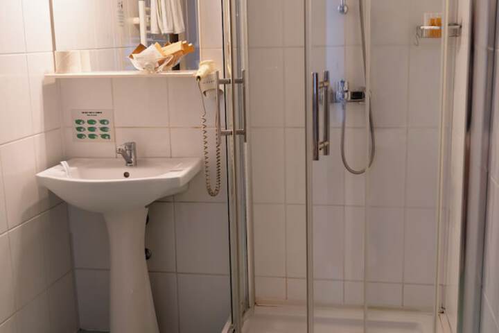 Room 10 of 21