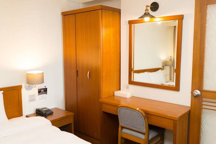 Room 8 of 50