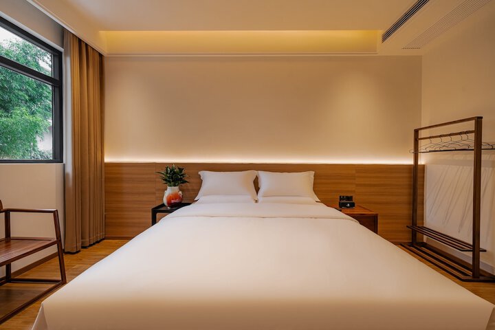 Room 14 of 80