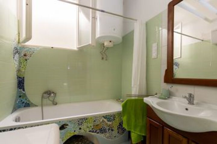 Room 2 of 38