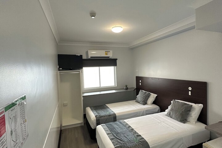 Room 4 of 19