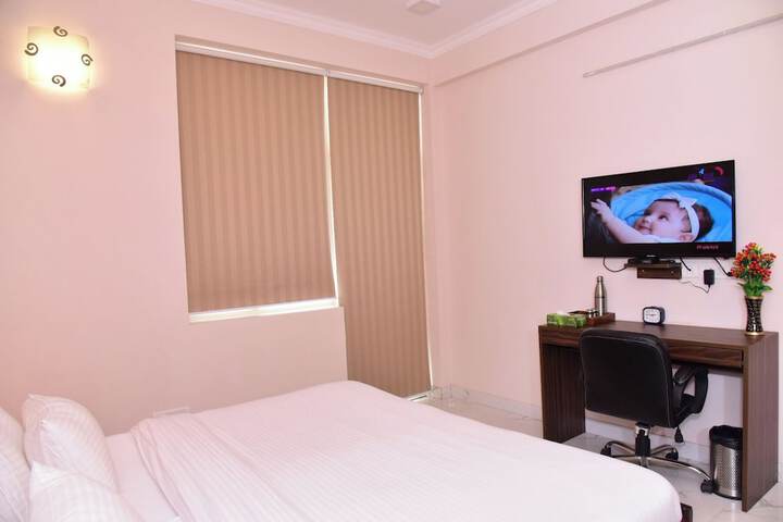 Room 8 of 11