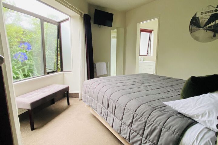 Room 33 of 77