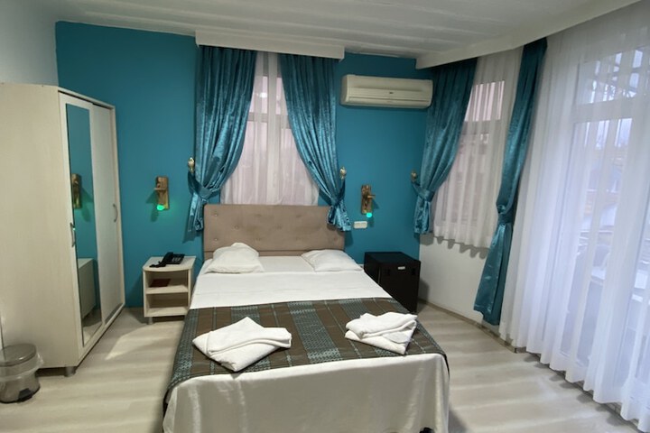 Room 27 of 61