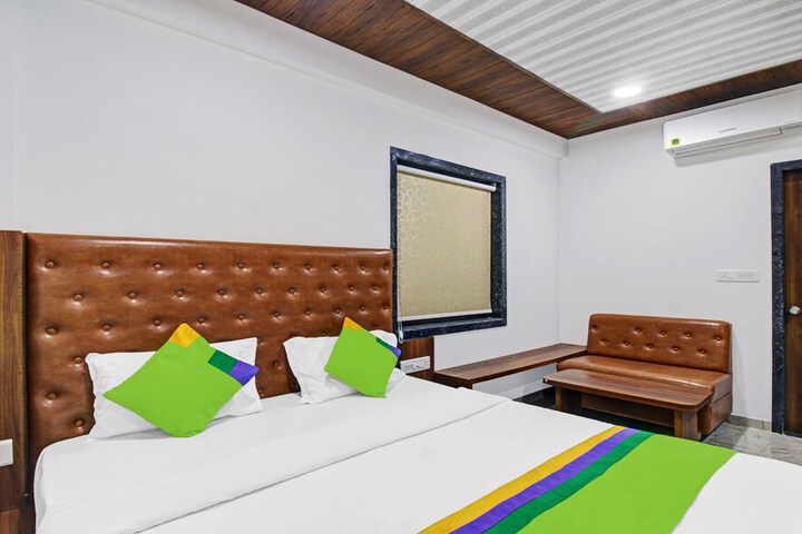 Room 14 of 35