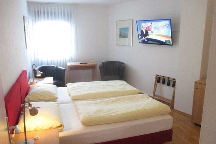 Room 9 of 34