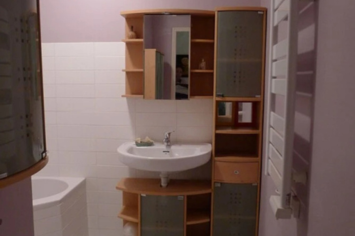 Room 9 of 13