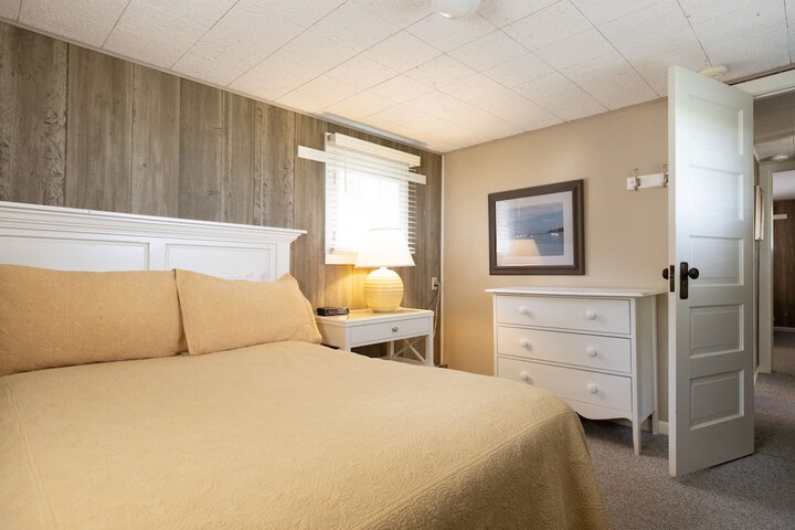 Room 49 of 220