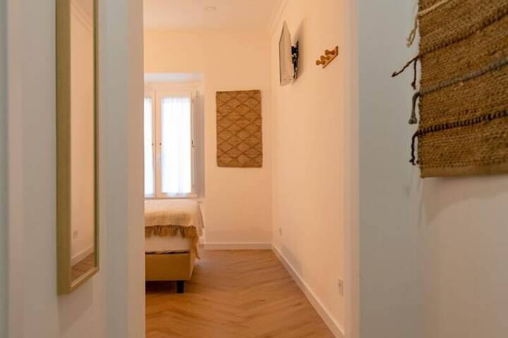Room 10 of 77
