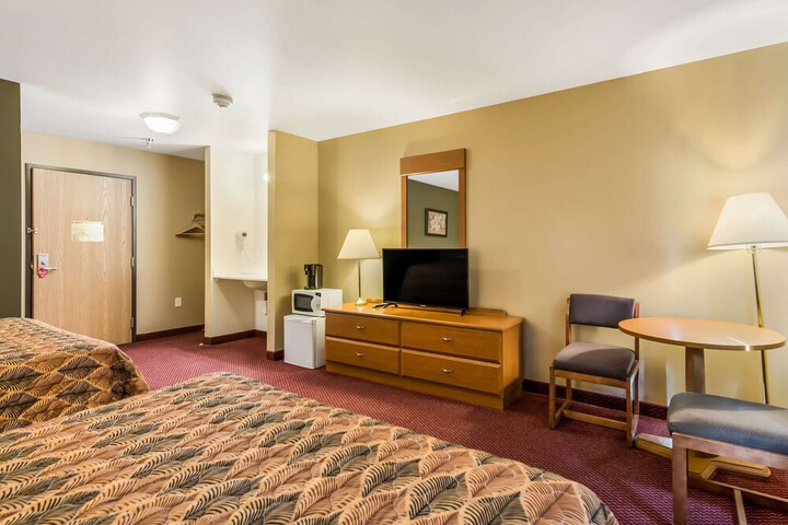 2 Double Beds (6 of 8)