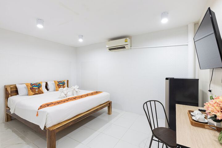 Room 6 of 27
