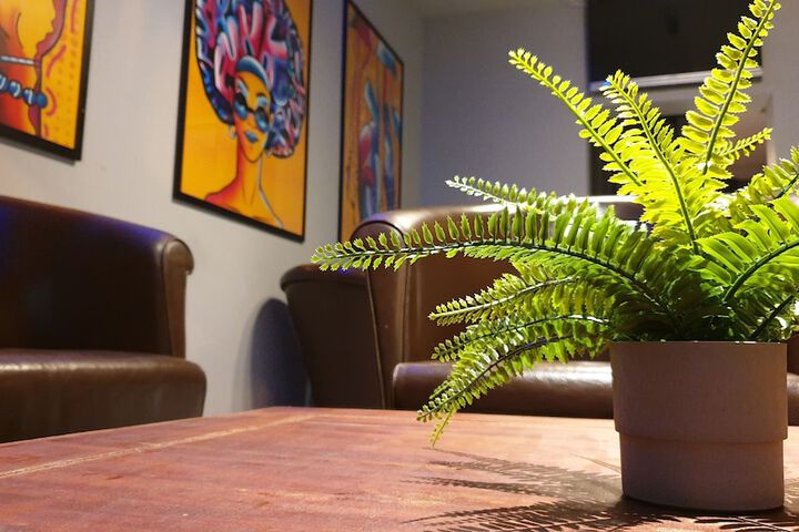 Lounge 21 of 27