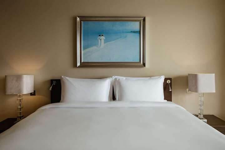 Room 32 of 233