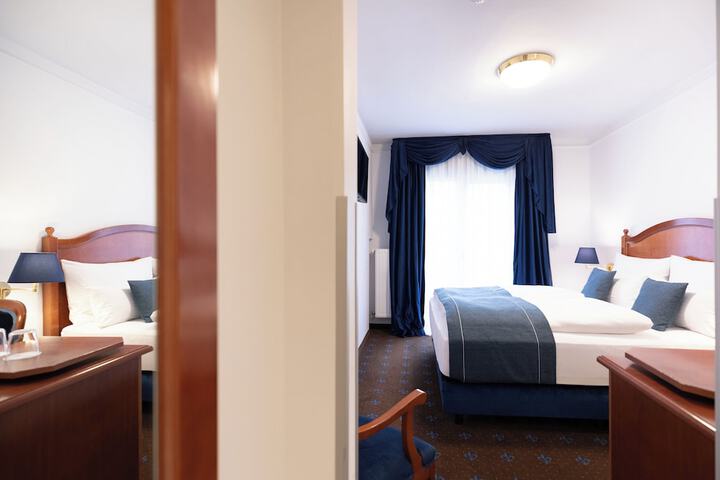 Room 40 of 77