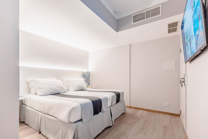 Room 14 of 66