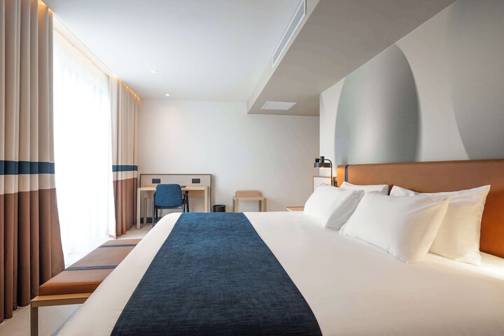 Room 17 of 119