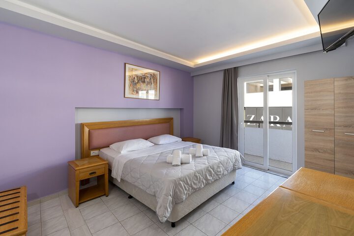 Room 4 of 25