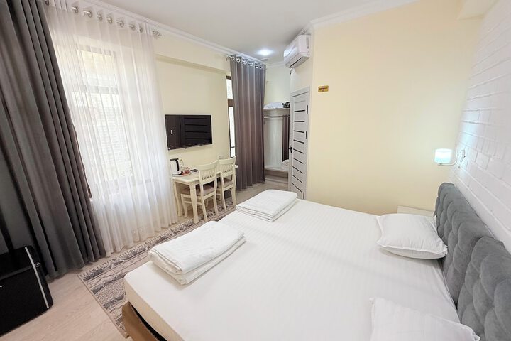 Room 10 of 49