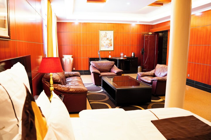 Room 10 of 39