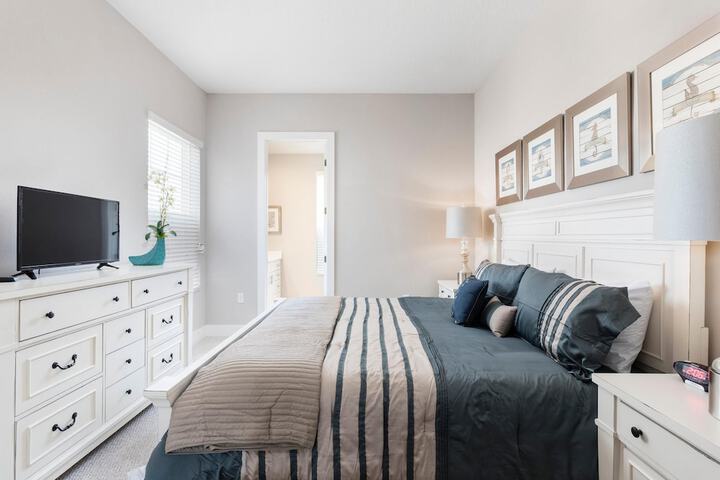 Hero Image 1 of 30