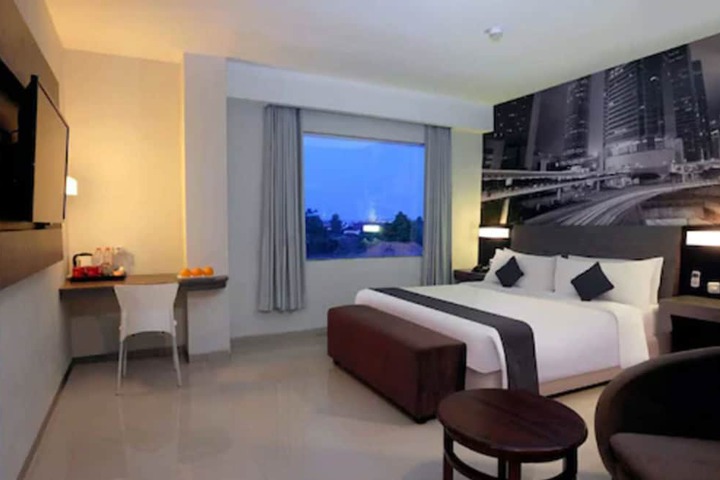 Room 5 of 17