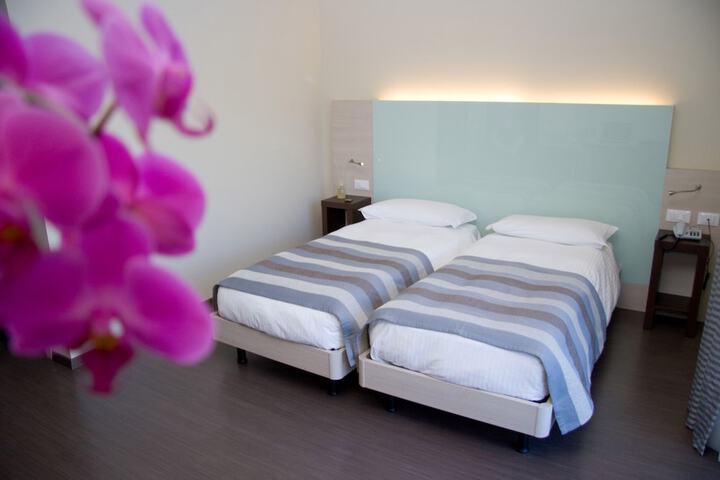 Room 4 of 20