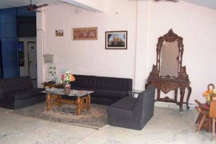 Room 10 of 14
