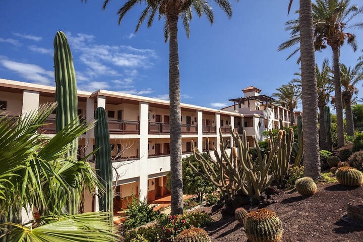 Hotel Exterior 69 of 71