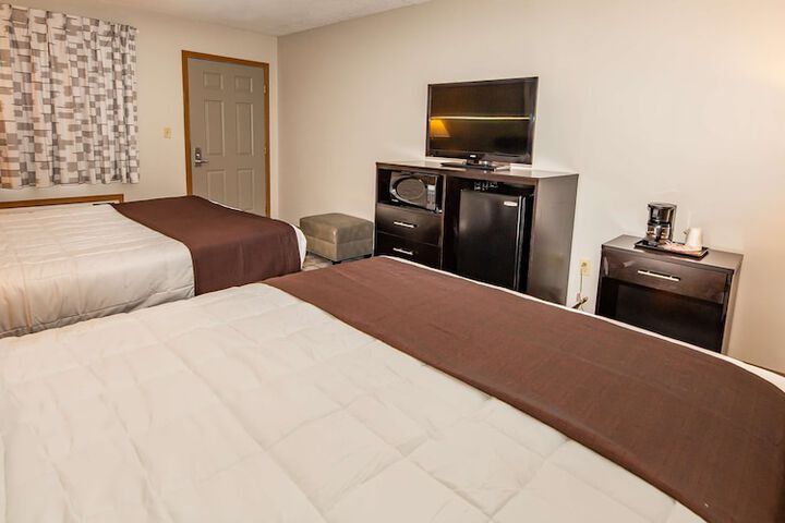 Deluxe 2 Queen Beds (8 of 8)