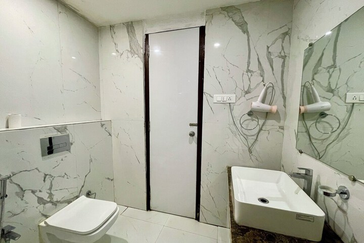 Room 52 of 100