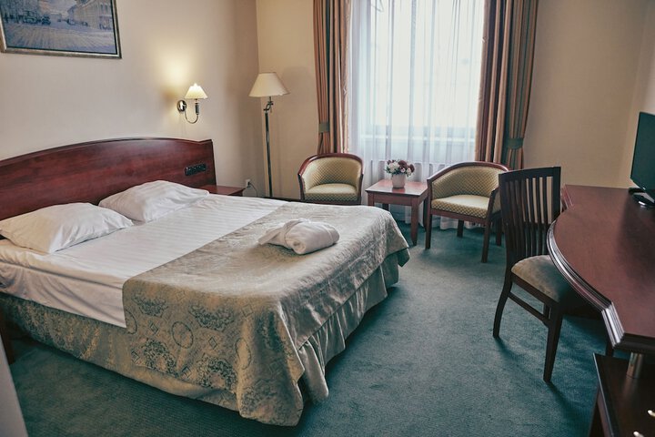 Room 4 of 40