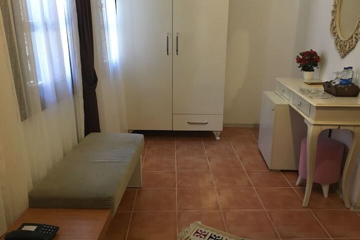 Room 14 of 32