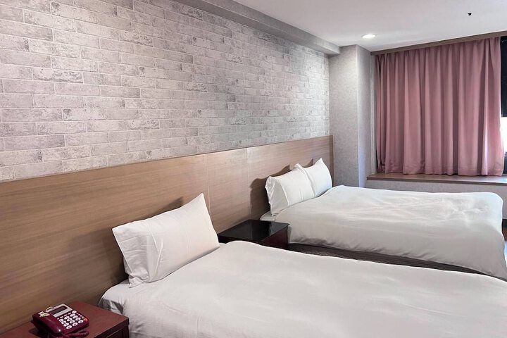 Room 16 of 26