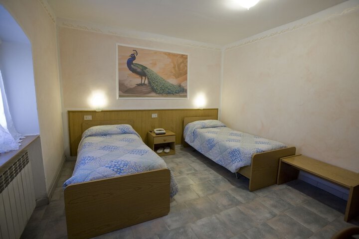 Room 4 of 37