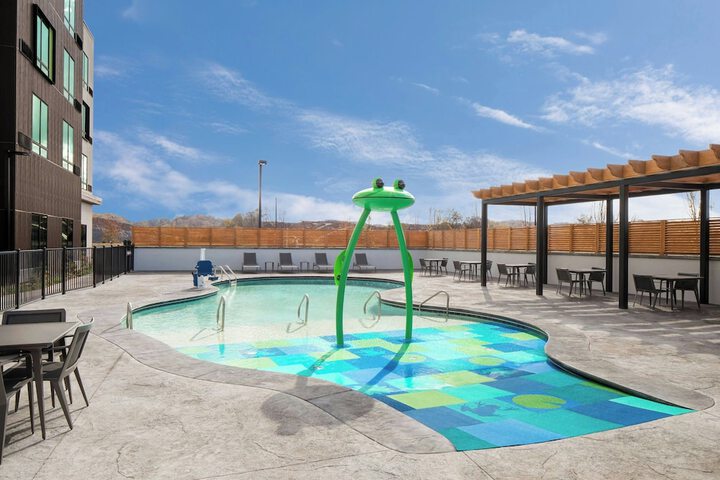 Pool 13 of 25