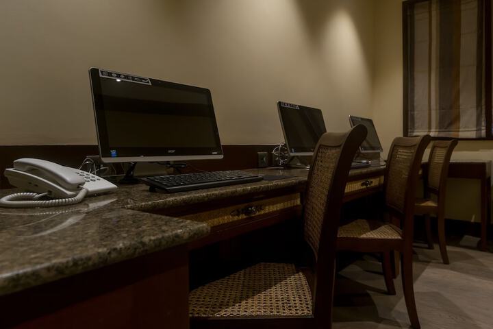 Business Center 38 of 51