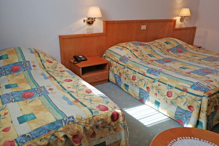 Room 21 of 49