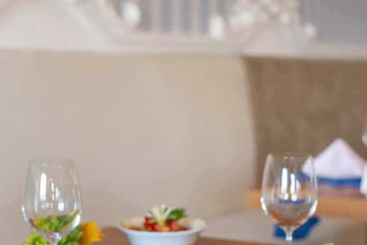 Dining 60 of 82