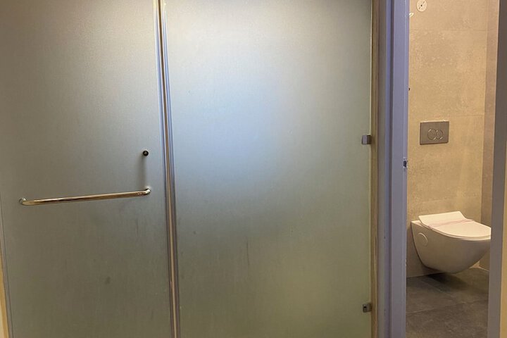Room 122 of 189
