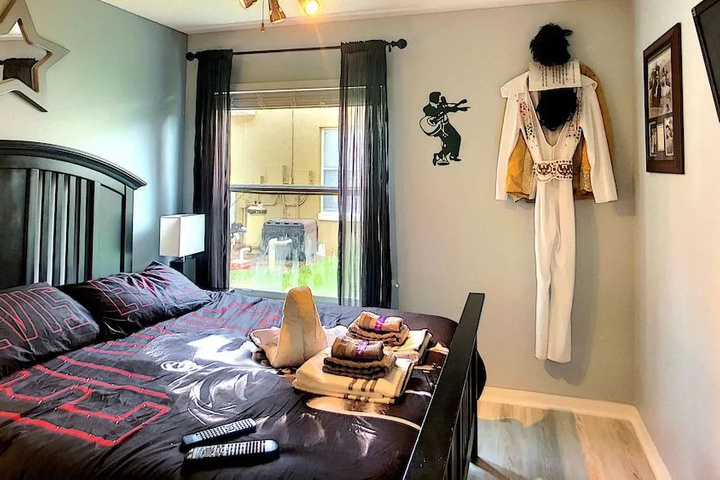 Room 5 of 27