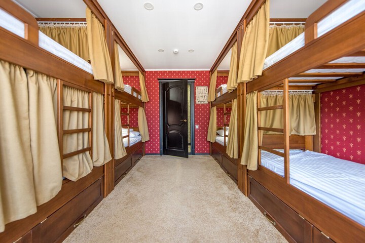 Room 6 of 68