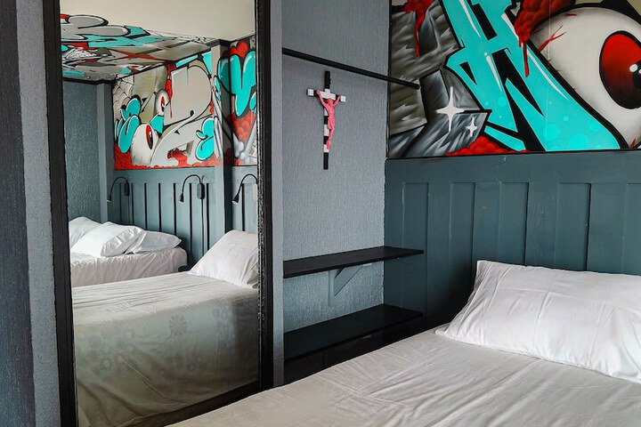 Room 8 of 13