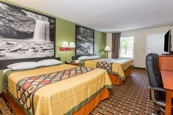1 Queen Bed (6 of 8)